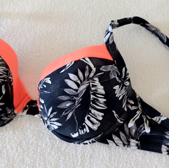 VENUS Tropicoral Padded Bikini Top, size C - Picture 3 of 8